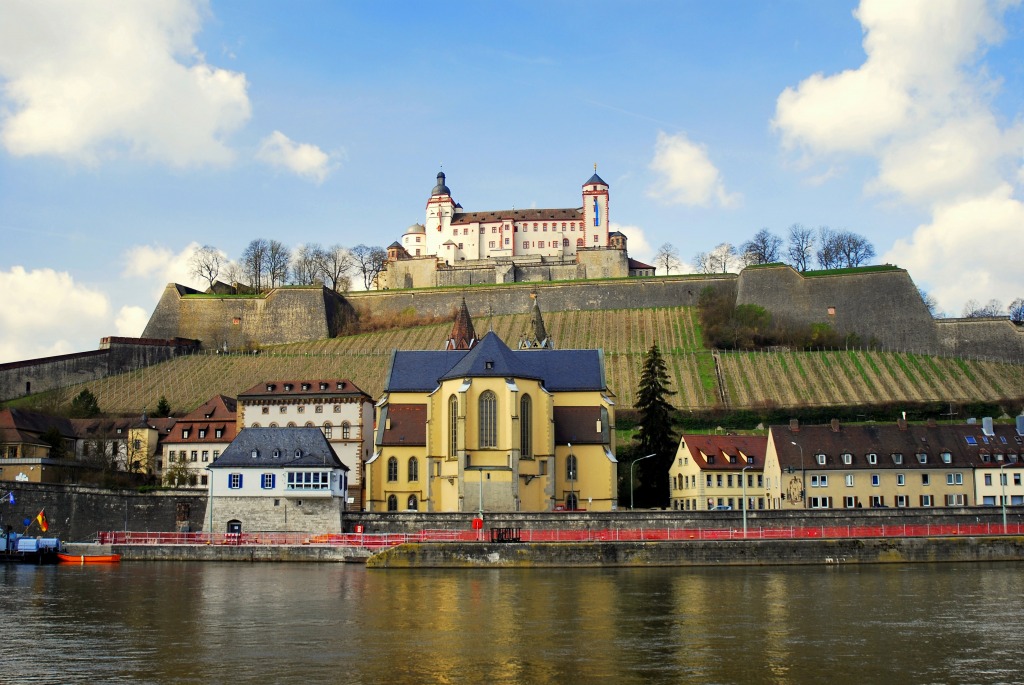 Fortaleza de Marienberg, Wuerzburg, Alemanha jigsaw puzzle in Castelos puzzles on TheJigsawPuzzles.com