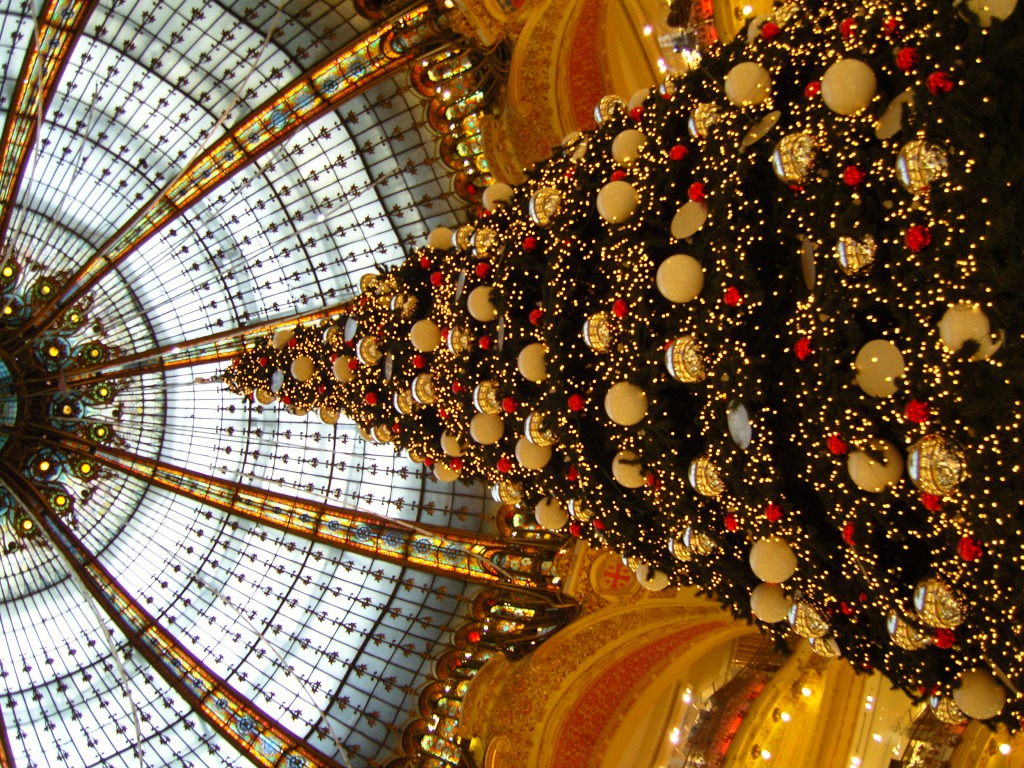 Рождественская елка в Галери Лафайет, Париж jigsaw puzzle in Новый год и Рождество puzzles on TheJigsawPuzzles.com