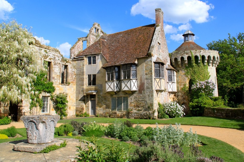 Scotney Castle, Kent, England jigsaw puzzle in Great Sightings puzzles on TheJigsawPuzzles.com