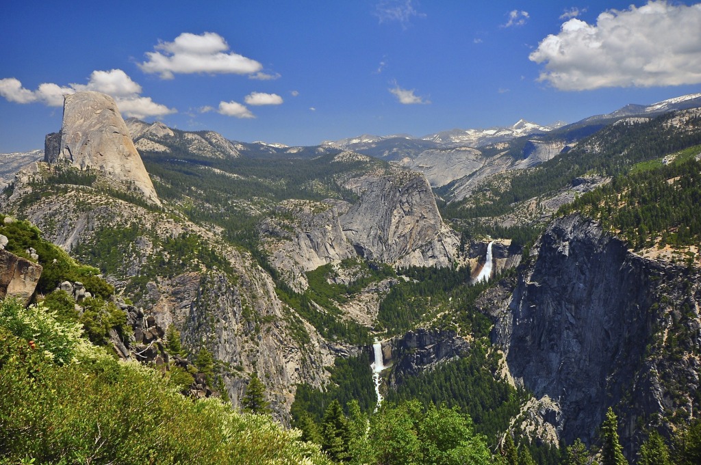 Vue du sentier panoramique, Parc National de Yosemite jigsaw puzzle in Chutes d'eau puzzles on TheJigsawPuzzles.com