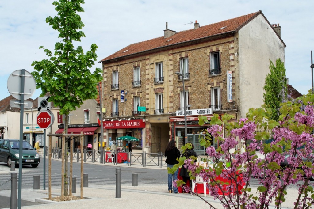 Auberge à Torcy, France jigsaw puzzle in Paysages urbains puzzles on TheJigsawPuzzles.com
