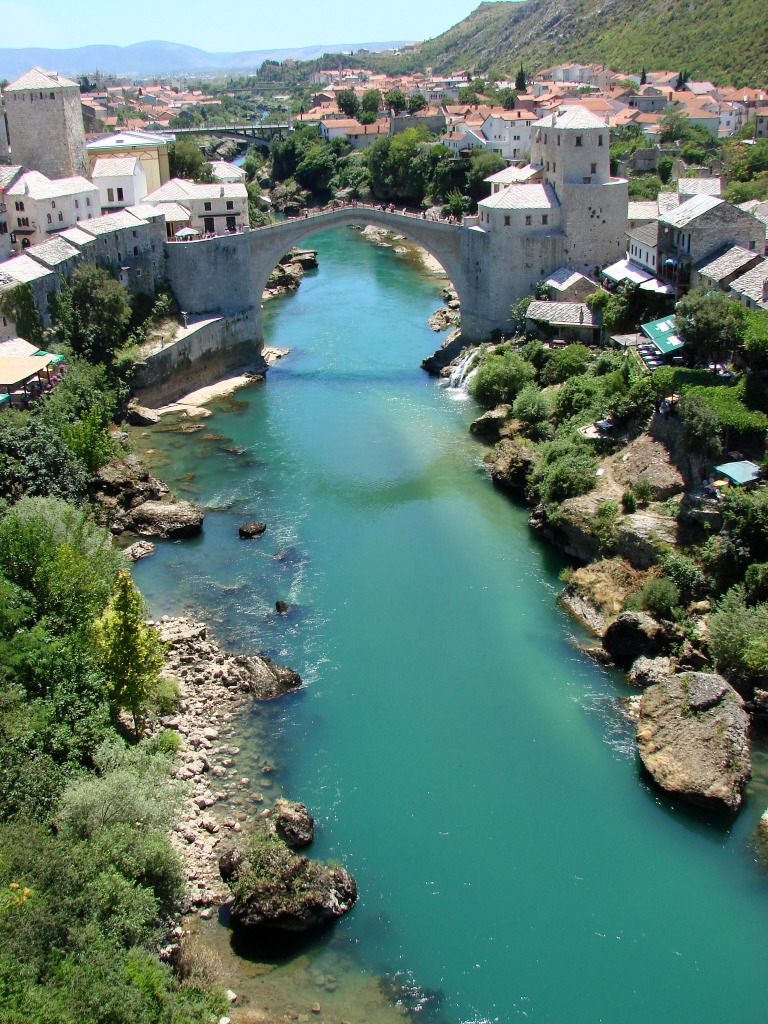Ponte Velha em Mostar, Bósnia e Herzegovina jigsaw puzzle in Pontes puzzles on TheJigsawPuzzles.com