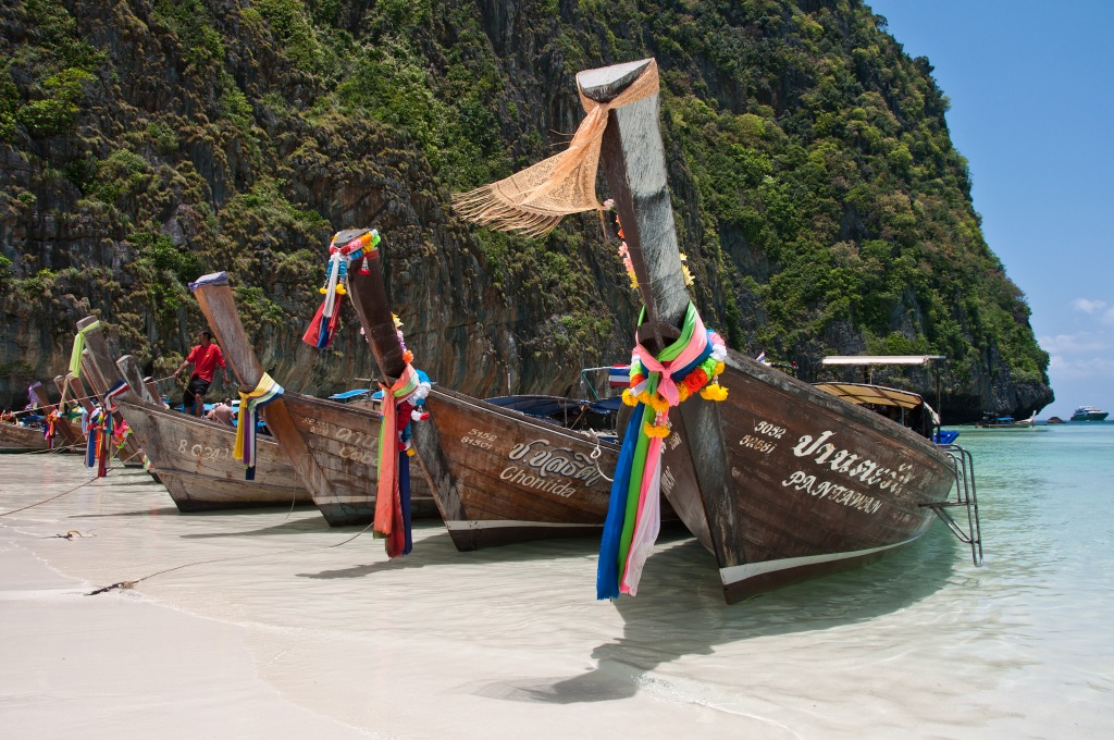 Long-tailed Boats in Maya Bay jigsaw puzzle in Puzzle of the Day puzzles on TheJigsawPuzzles.com