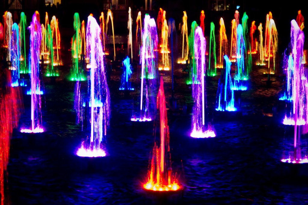 World of Color Fountains jigsaw puzzle in Пазл дня puzzles on TheJigsawPuzzles.com