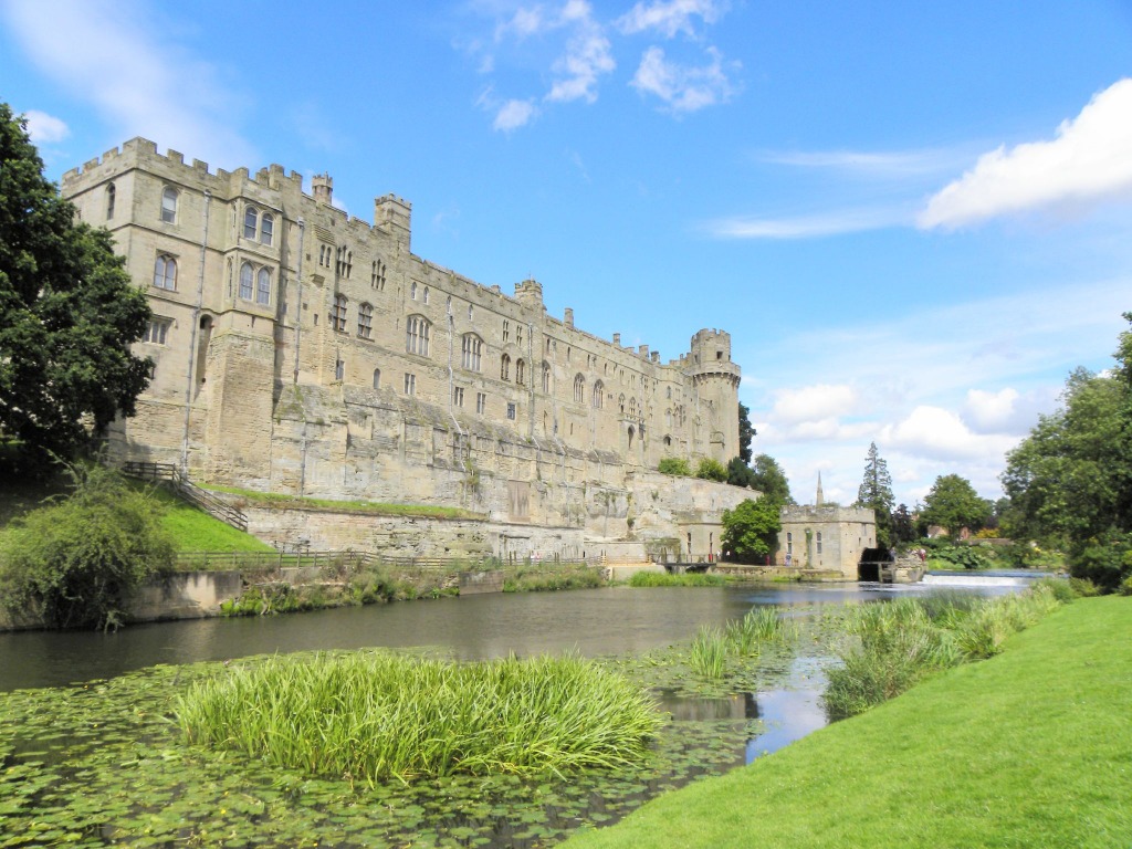 Warwick Castle, England jigsaw puzzle in Castles puzzles on TheJigsawPuzzles.com