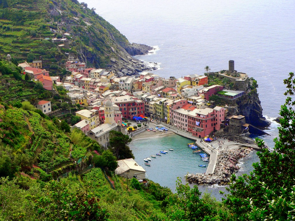 View of Vernazza, Italy jigsaw puzzle in Great Sightings puzzles on TheJigsawPuzzles.com