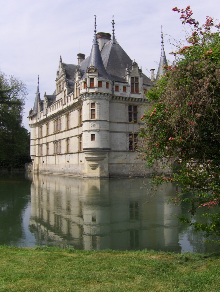 Château d'Azay-le-Rideau jigsaw puzzle in Châteaux puzzles on TheJigsawPuzzles.com