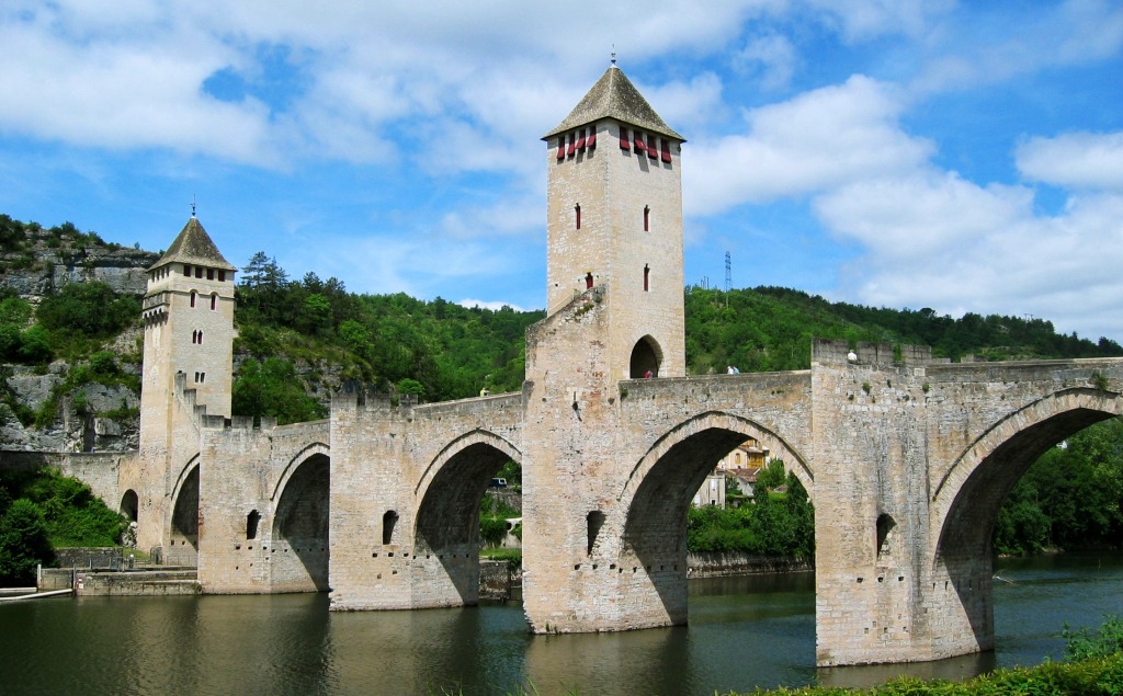 Pont Valentré in Cahors, France jigsaw puzzle in Bridges puzzles on TheJigsawPuzzles.com