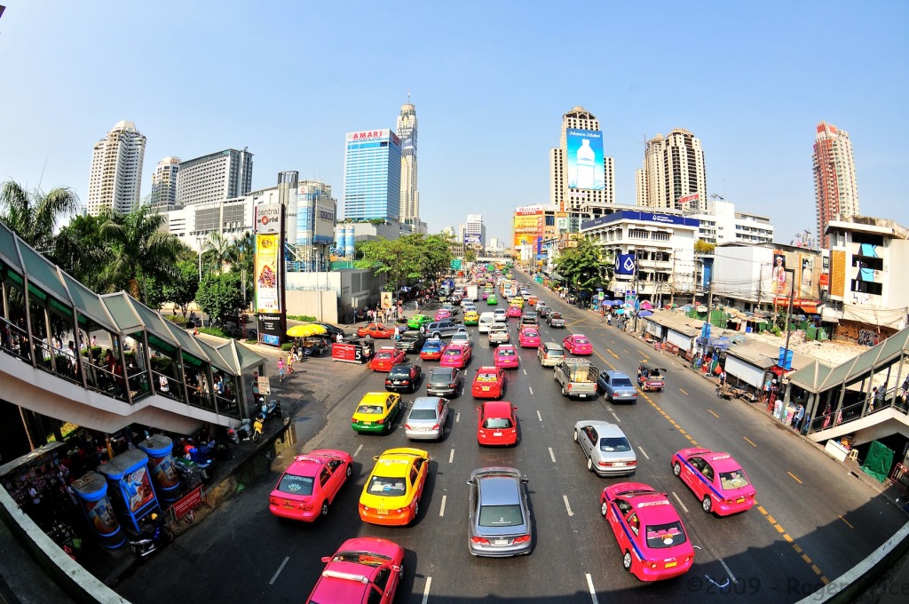 Le trafic de Bangkok jigsaw puzzle in Paysages urbains puzzles on TheJigsawPuzzles.com