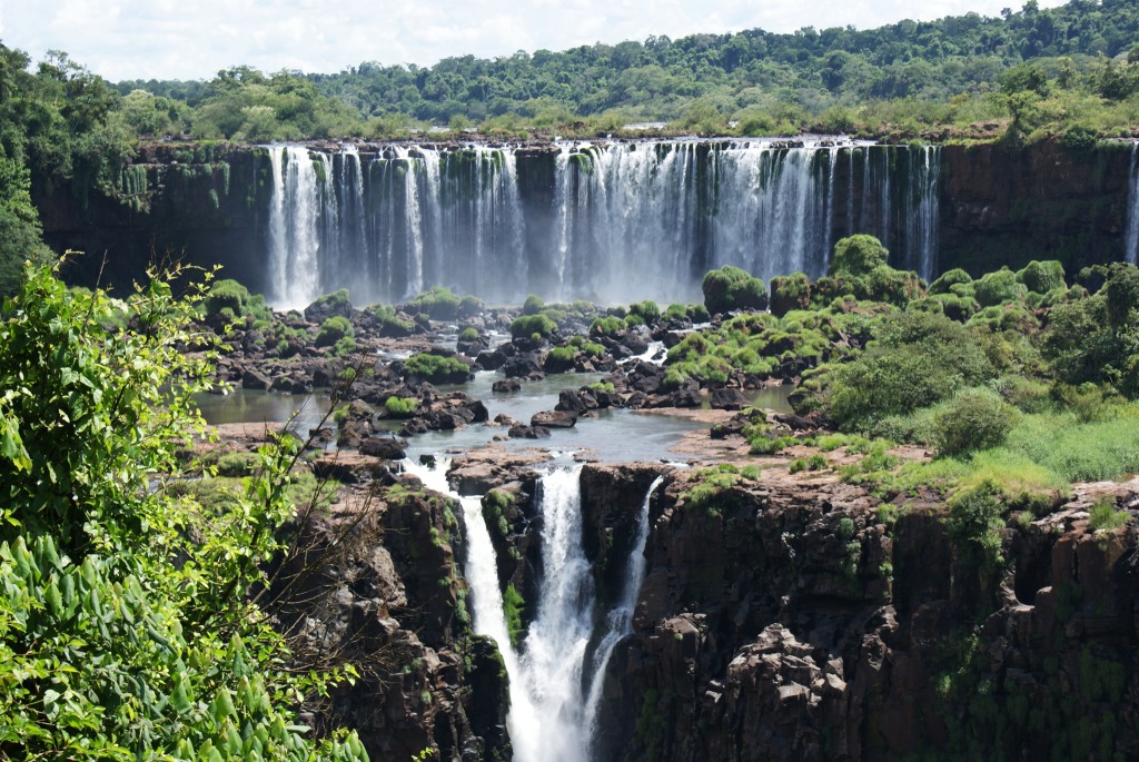 Iguazú-Wasserfälle, Brasilien jigsaw puzzle in Wasserfälle puzzles on TheJigsawPuzzles.com