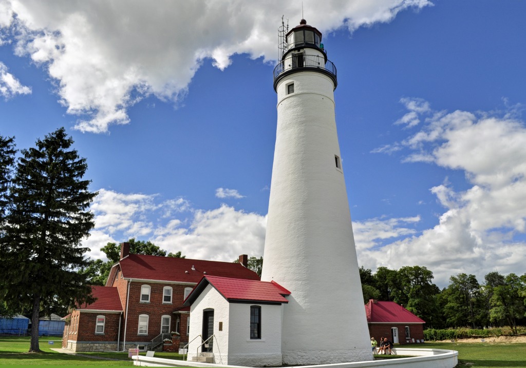 Fort Gratiot Light, Michigan jigsaw puzzle in Great Sightings puzzles on TheJigsawPuzzles.com