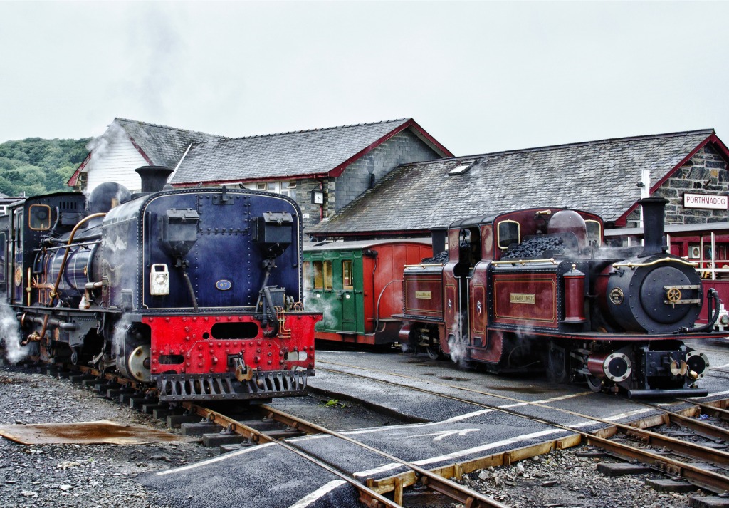Porthmadog Harbour Railway Station jigsaw puzzle in Puzzle of the Day puzzles on TheJigsawPuzzles.com