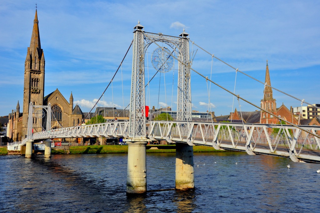 Pont piétonnier d'Inverness, Ecosse jigsaw puzzle in Ponts puzzles on TheJigsawPuzzles.com