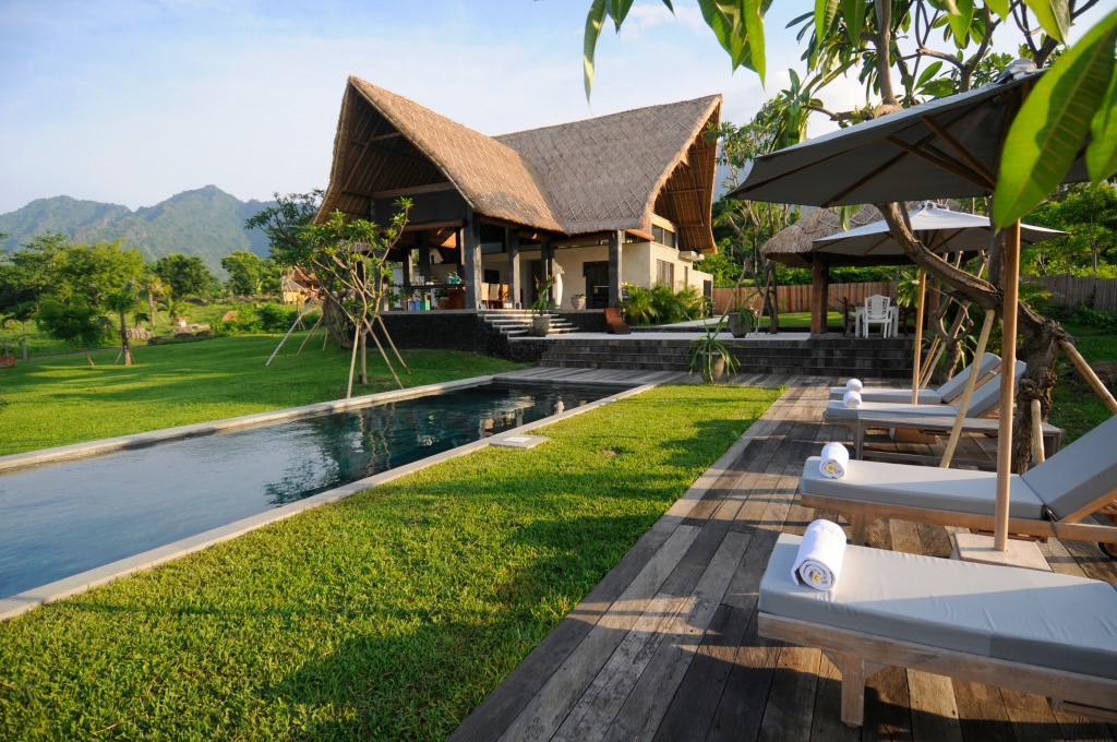 Jeda Villa, Bali - Pool und Terrasse jigsaw puzzle in Großartige Landschaften puzzles on TheJigsawPuzzles.com