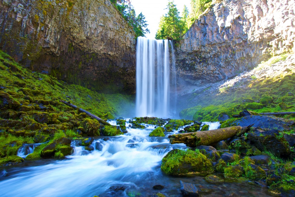 Hood River, Oregon jigsaw puzzle in Waterfalls puzzles on TheJigsawPuzzles.com