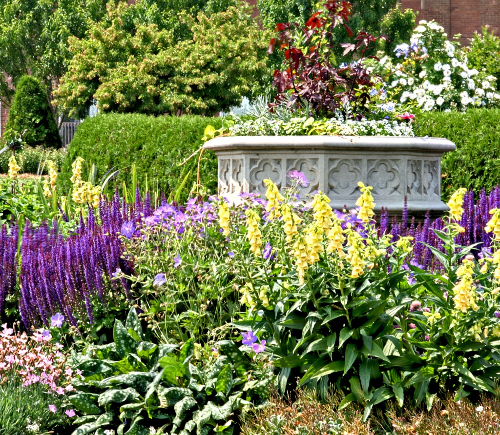 Duluth Garden jigsaw puzzle in Flowers puzzles on TheJigsawPuzzles.com