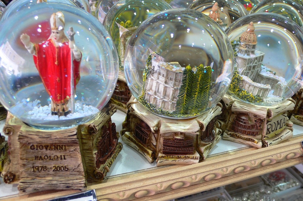 Vatican Snow-globes jigsaw puzzle in Puzzle of the Day puzzles on TheJigsawPuzzles.com
