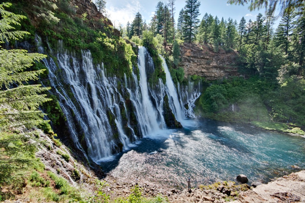 Die Wasserfälle Burney Falls, Kalifornien jigsaw puzzle in Wasserfälle puzzles on TheJigsawPuzzles.com