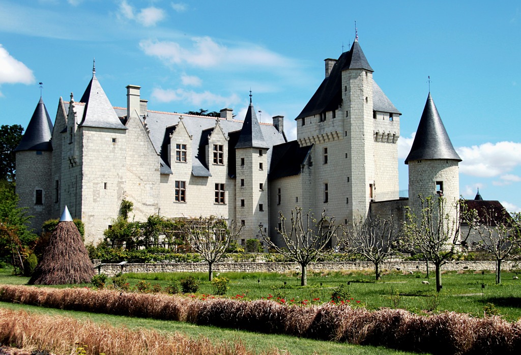 Le Rivau Castle, France jigsaw puzzle in Castles puzzles on TheJigsawPuzzles.com