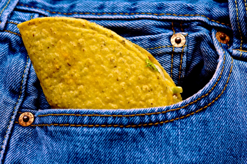 Taco In Meiner Tasche jigsaw puzzle in Makro puzzles on TheJigsawPuzzles.com