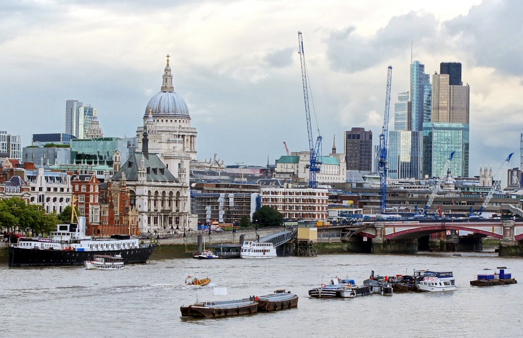London Seen from the Waterloo Bridge jigsaw puzzle in Bridges puzzles ...