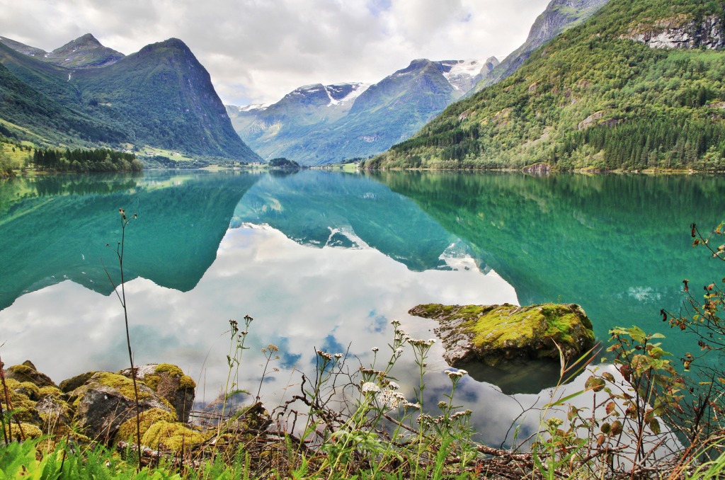 Озеро Олдеватнет, Норвегия jigsaw puzzle in Красивые пейзажи puzzles on TheJigsawPuzzles.com