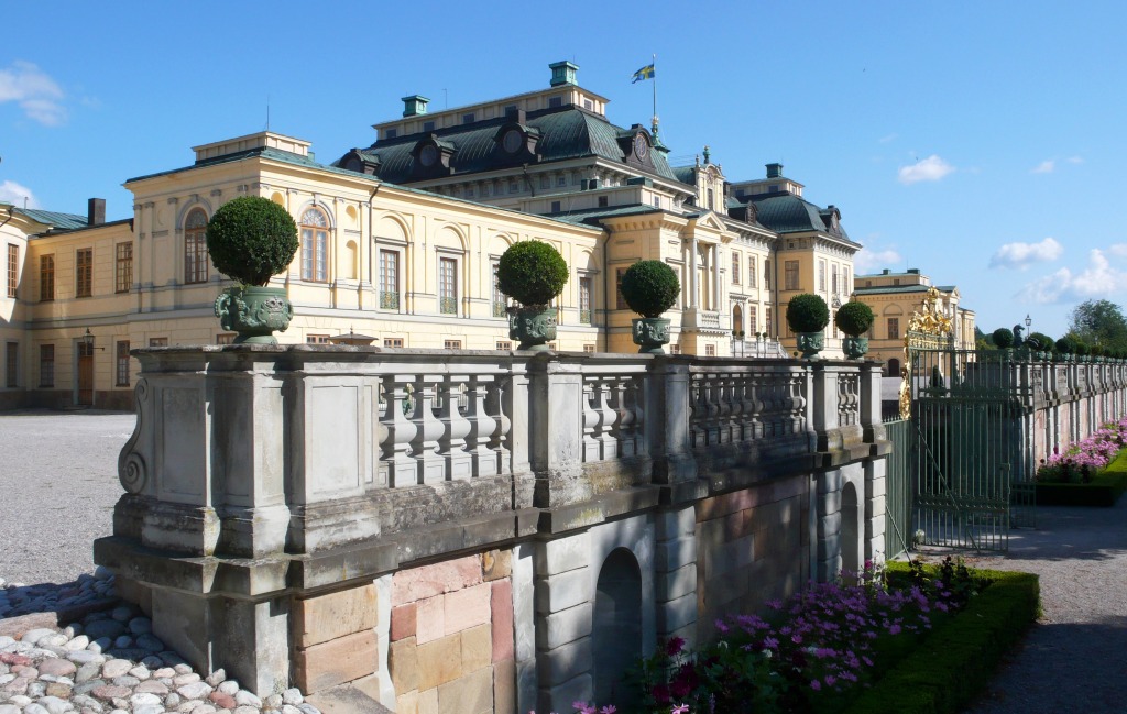 Drottningholm Palace, Sweden jigsaw puzzle in Castles puzzles on TheJigsawPuzzles.com