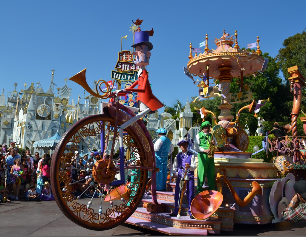 Soundsational Parade, Disneyland Resort, Californie jigsaw puzzle in Personnes puzzles on TheJigsawPuzzles.com