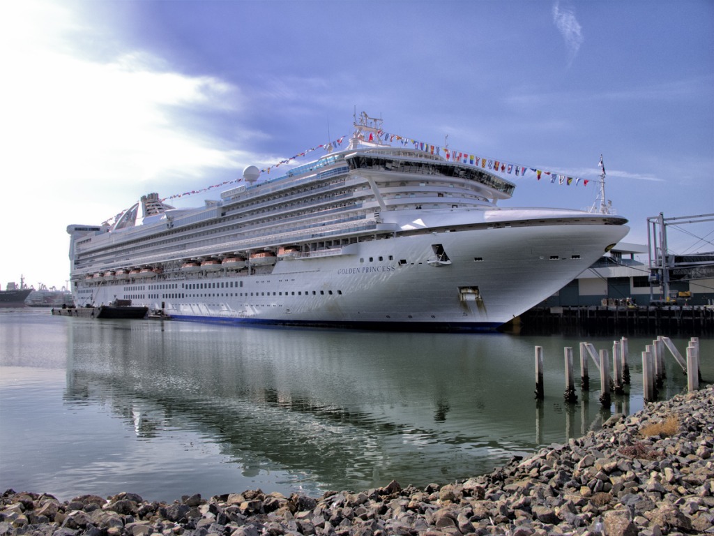 Golden Princess Cruise Ship to Hawaii jigsaw puzzle in Puzzle of the Day puzzles on TheJigsawPuzzles.com