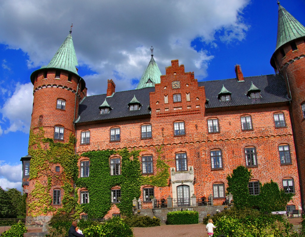 Trolleholm Castle, Sweden jigsaw puzzle in Castles puzzles on TheJigsawPuzzles.com