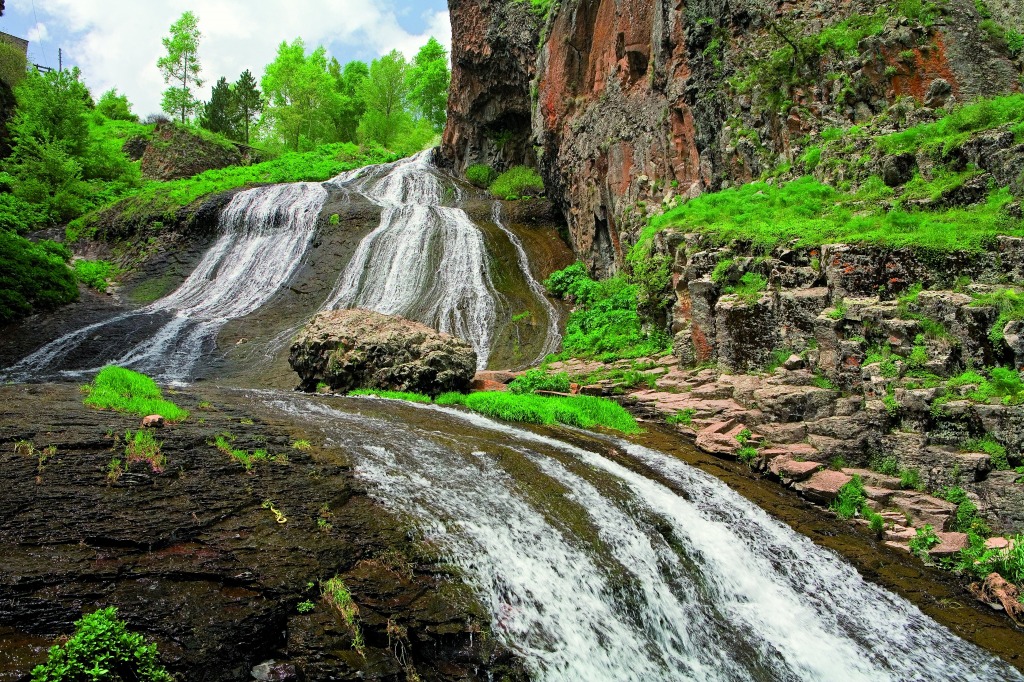 Cachoeira de Jermuk, Armênia jigsaw puzzle in Cachoeiras puzzles on TheJigsawPuzzles.com