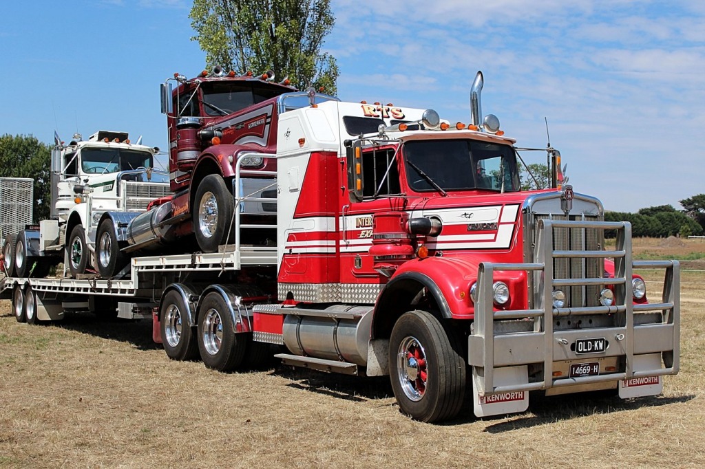 Kenworth on Lancefield Historic Truck Show jigsaw puzzle in Cars & Bikes puzzles on TheJigsawPuzzles.com