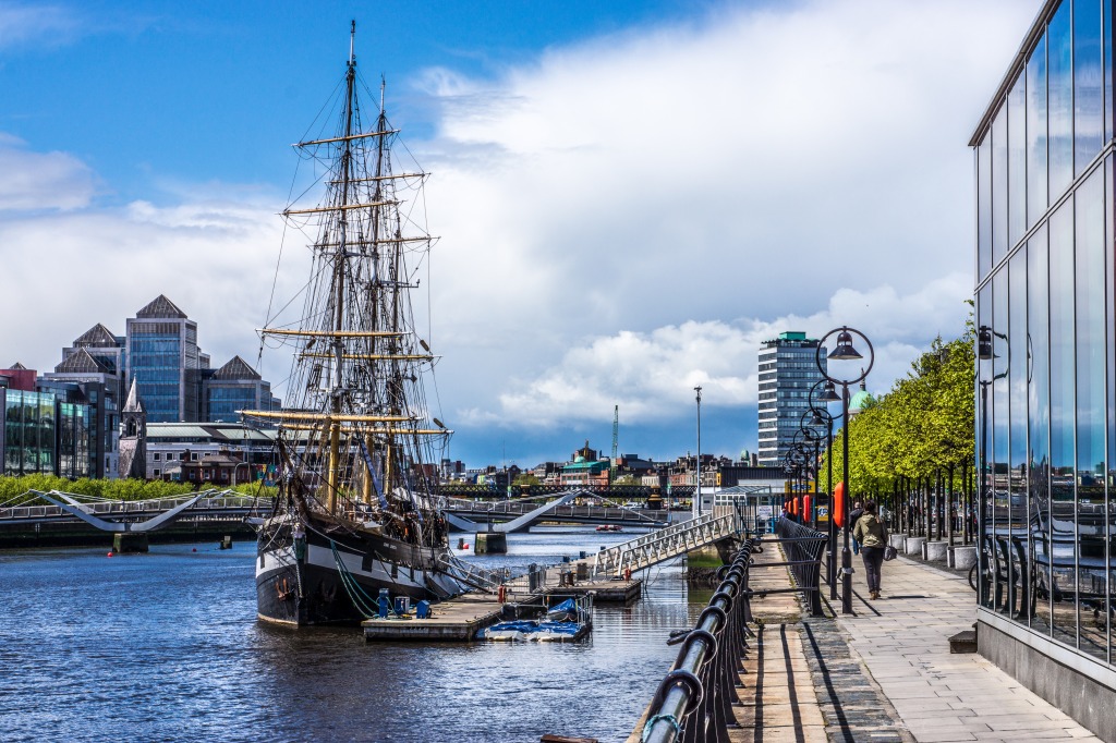Tall Ship On The Liffey River, Dublin jigsaw puzzle in Street View puzzles on TheJigsawPuzzles.com