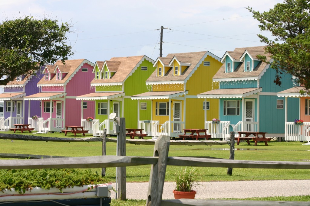 Pastel Houses in North Carolina jigsaw puzzle in Puzzle of the Day puzzles on TheJigsawPuzzles.com