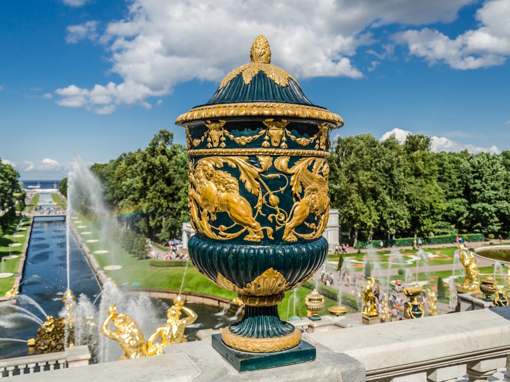 Vase on the Terrace of Grand Peterhof Palace jigsaw puzzle in Puzzle of the Day puzzles on TheJigsawPuzzles.com