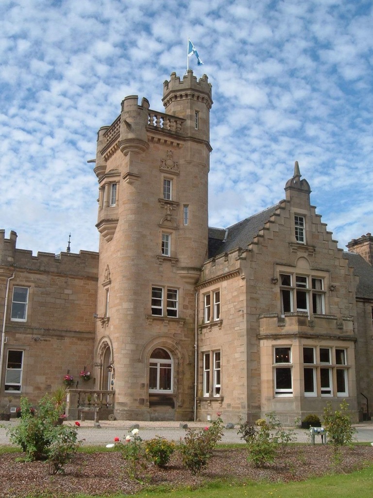Mansfield Castle Hotel, Tain Scotland jigsaw puzzle in Châteaux puzzles on TheJigsawPuzzles.com