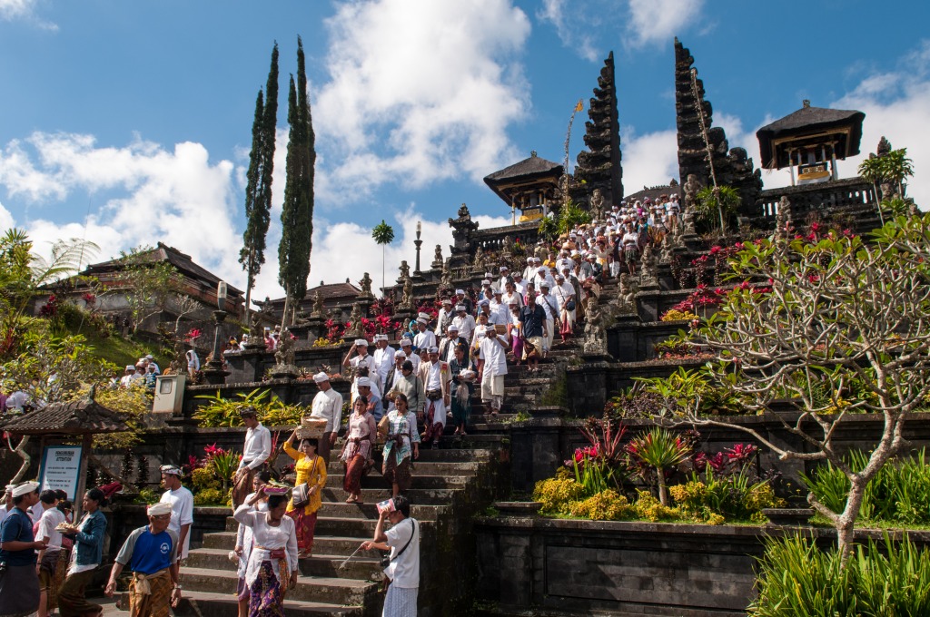 Le Temple Mère de Besakih, Bali, Indonésie jigsaw puzzle in Personnes puzzles on TheJigsawPuzzles.com