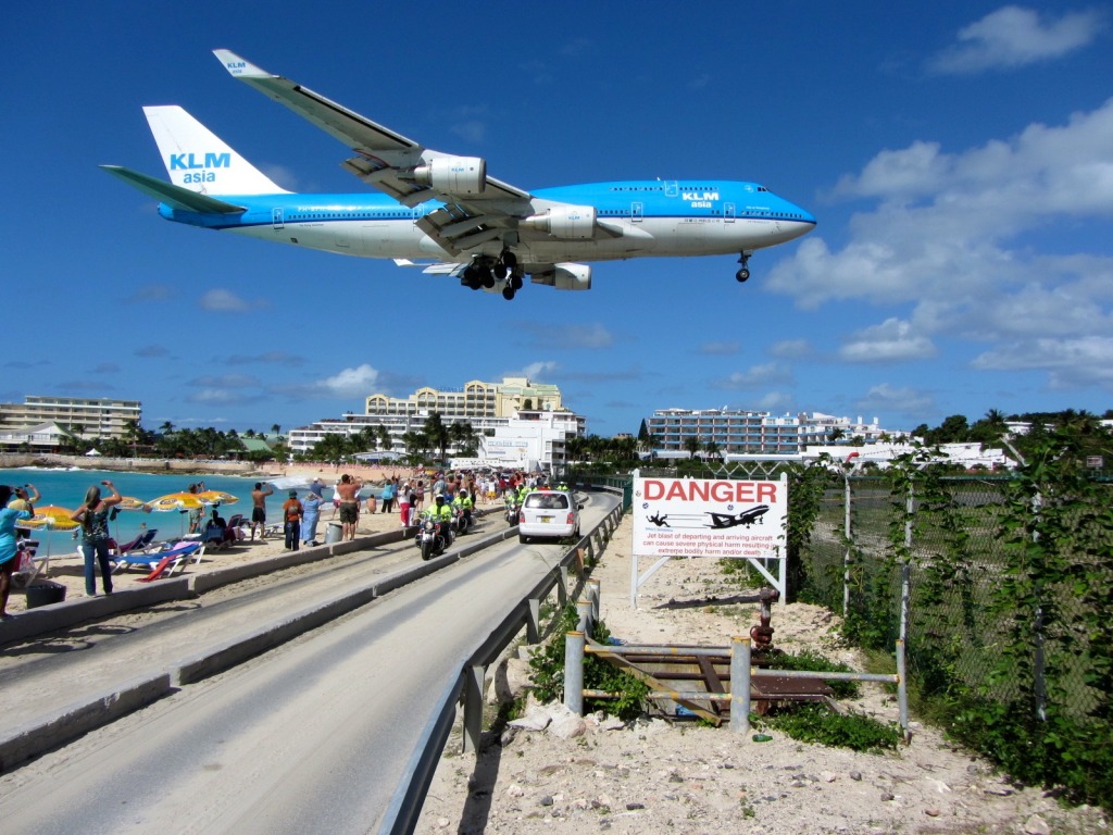 KLM Airplane over Maho Bay Beach jigsaw puzzle in Aviation puzzles on TheJigsawPuzzles.com