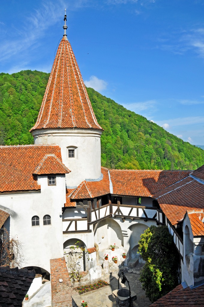 Bran Castle Courtyard, Romania jigsaw puzzle in Castles puzzles on TheJigsawPuzzles.com
