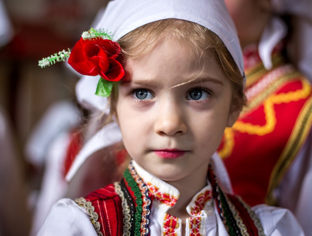 Macedonian Girl in National Costume jigsaw puzzle in ...