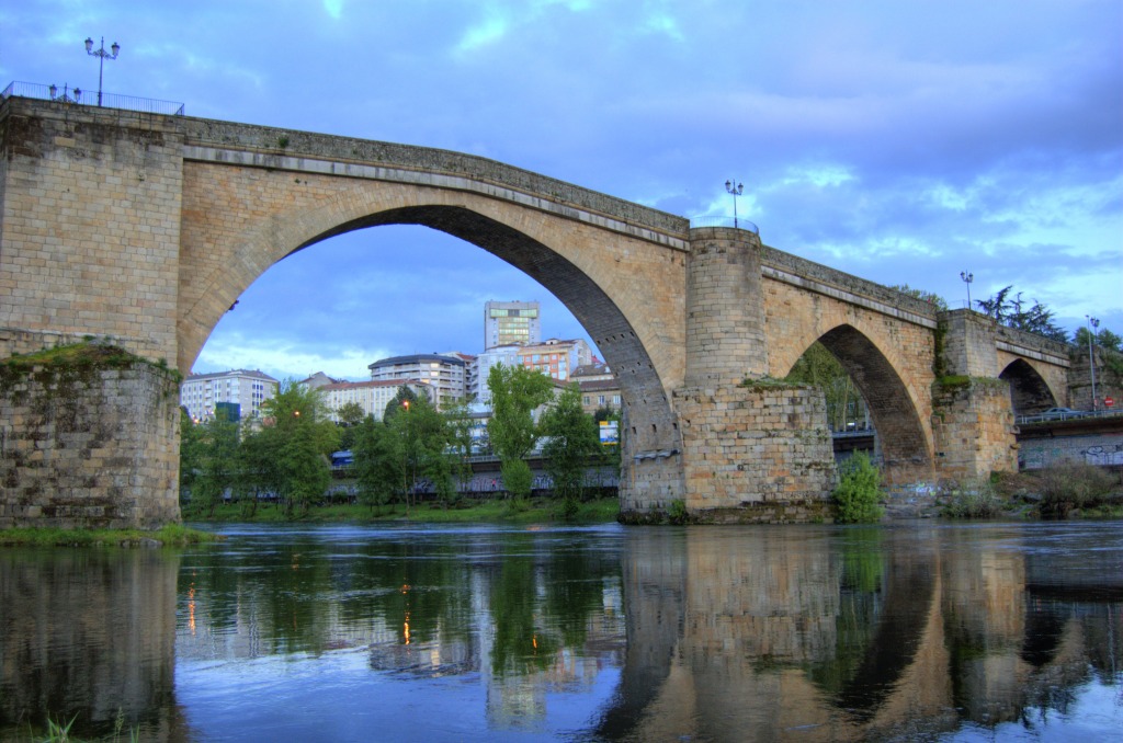 Römische Brücke, Ourense, Spanien jigsaw puzzle in Brücken puzzles on TheJigsawPuzzles.com