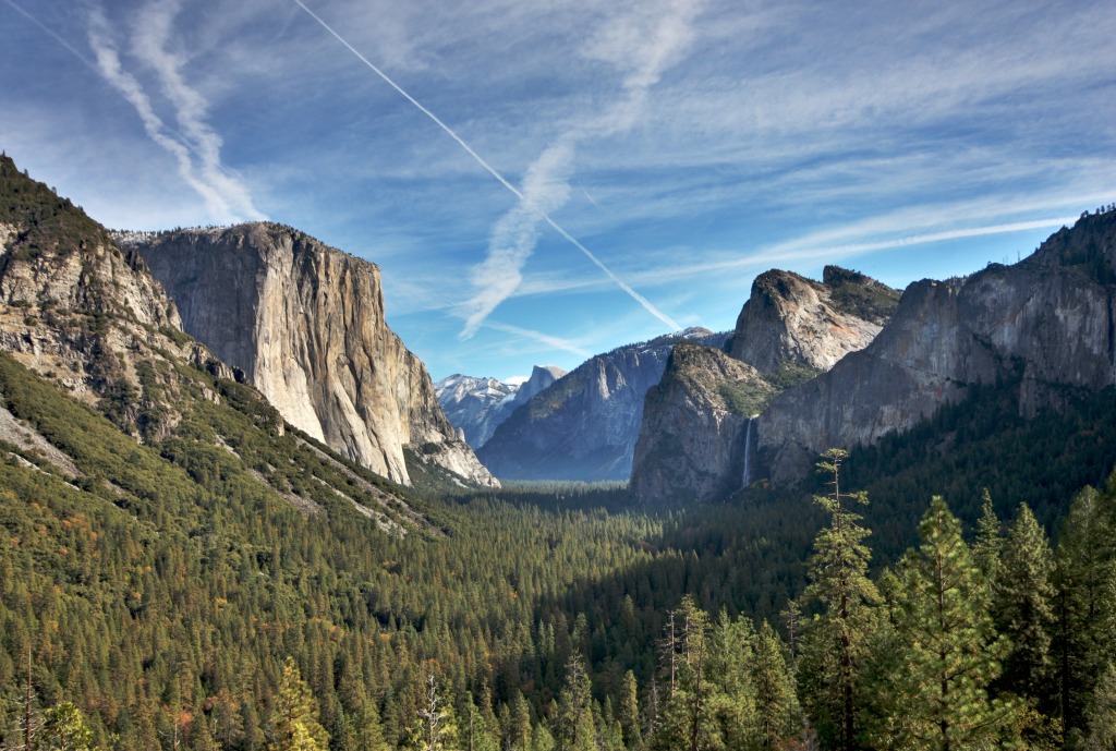 Der Berühmter Tunnel-Blick in Yosemite jigsaw puzzle in Wasserfälle puzzles on TheJigsawPuzzles.com