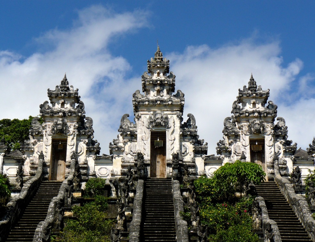 Temple de Lempuyang Luhur, Bali jigsaw puzzle in Magnifiques vues puzzles on TheJigsawPuzzles.com