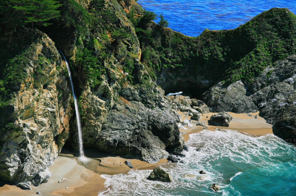 McWay Falls, Julia Pfeiffer Burns State Park jigsaw puzzle in Waterfalls puzzles on TheJigsawPuzzles.com