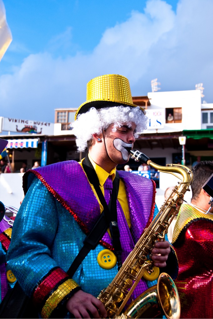Karneval in Lanzarote - Musik-Clown jigsaw puzzle in Menschen puzzles on TheJigsawPuzzles.com
