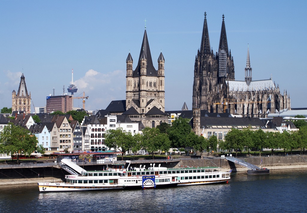 Paddle Steamer Goethe in Cologne Old Town jigsaw puzzle in Street View puzzles on TheJigsawPuzzles.com