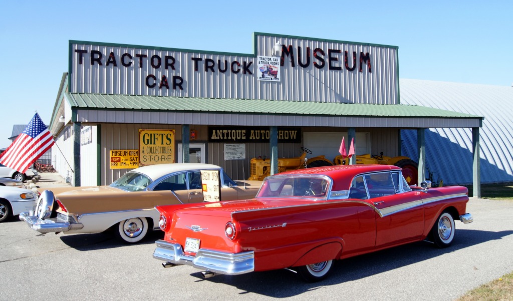 57 Ford Fairlane 500 Skyliner & 57 Lincoln Premiere jigsaw puzzle in Autos & Motorräder puzzles on TheJigsawPuzzles.com