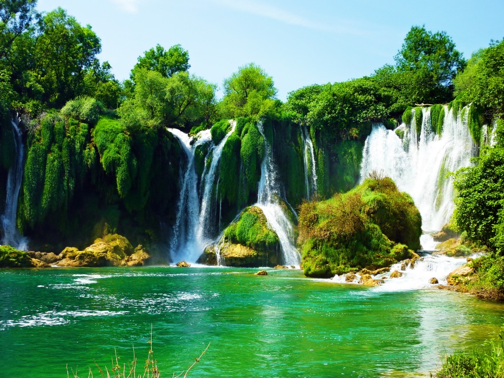 Kravica-Wasserfälle, Bosnien und Herzegowina jigsaw puzzle in Wasserfälle puzzles on TheJigsawPuzzles.com