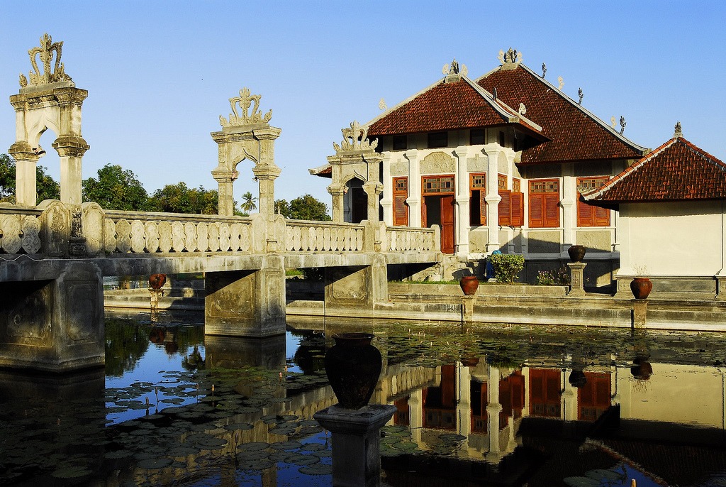 Ujung Water Palace, Bali jigsaw puzzle in Castles puzzles on TheJigsawPuzzles.com