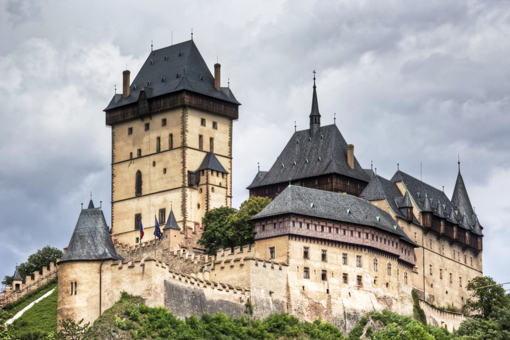 Burg Karlštejn, Zschechische Republik jigsaw puzzle in Schlösser puzzles on TheJigsawPuzzles.com